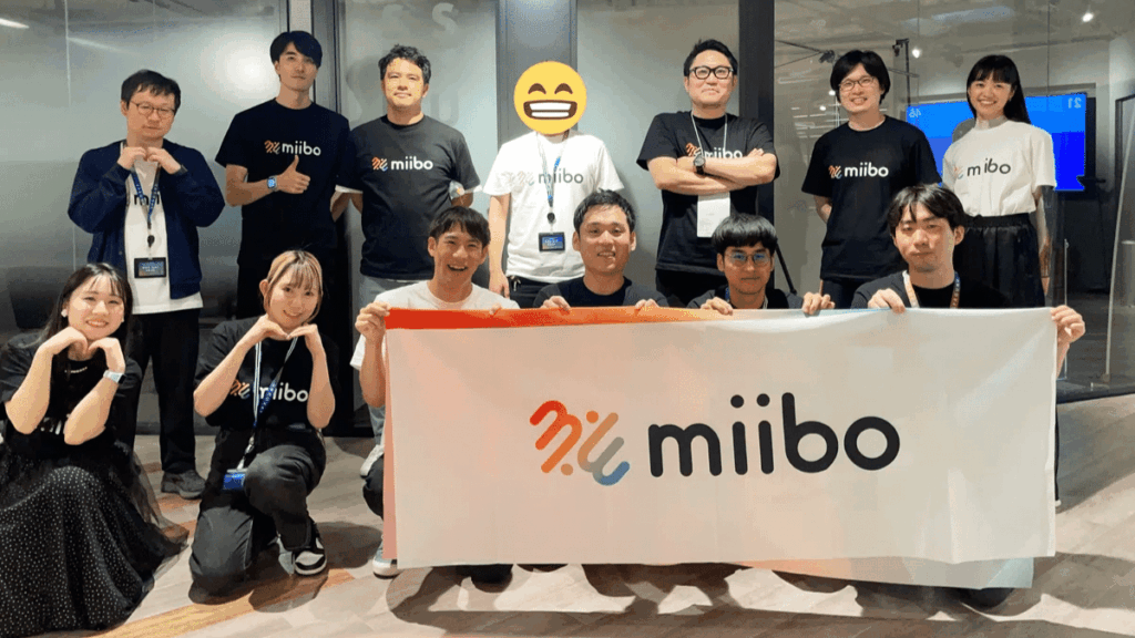 株式会社miiboのチームメンバー集合写真|miibo Designer岡大徳(左上)とCEO功刀雅士(中央下)